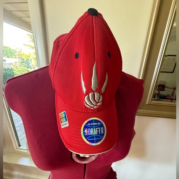 OFFICIAL NBA RED RAPTORS CAP - Picture 1 of 9